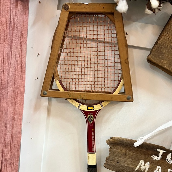 Tennis racket - Picture 1 of 3